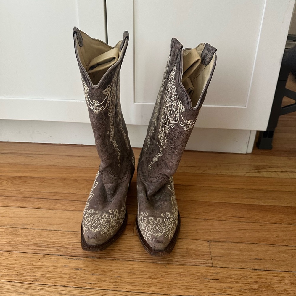 Corral Brown Embroidered boots